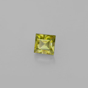 0.41カラットの天然ゴールデングリーンスフェーン（3.9×3.7 mm・四角）