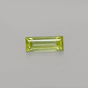 0.41カラットの天然ゴールデングリーンスフェーン（7.2×2.9 mm・バゲット）