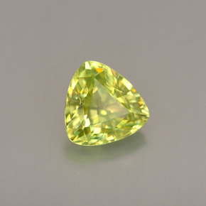 0.77カラットの天然ゴールデングリーンスフェーン（6×5.8 mm・トリリアント）
