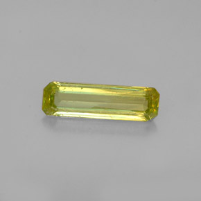 0.97カラットの天然ゴールデングリーンスフェーン（11.3×3.4 mm・エメラルドカット）