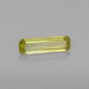 0.97カラットの天然ゴールデングリーンスフェーン（11.3×3.4 mm・エメラルドカット）