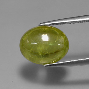 4.30カラットの天然グリーンスフェーン（11×8.8 mm・透明）