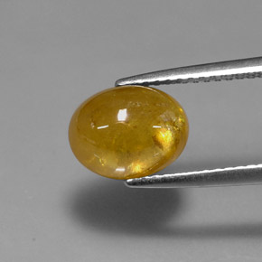 3.24カラットの天然ゴールデンイエロースフェーン（9.3×7.2 mm・オーバルカット）