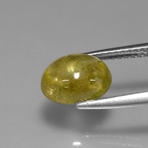 2.42カラットの天然緑がかったゴールドスフェーン（9.2×7.2 mm・透明）