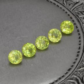 1.53カラットの天然黄色がかった緑スフェーン（4.13 mm・ラウンドカット）