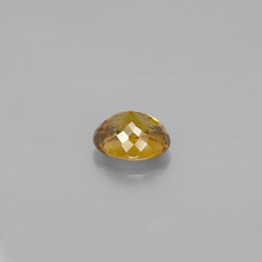 1.50カラットの天然ゴールデンイエロースフェーン（7.6×6.2 mm・オーバルカット）