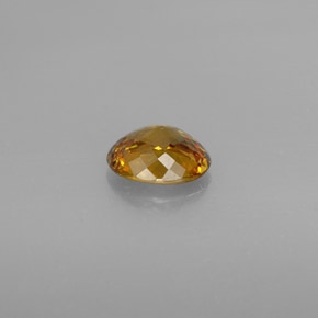 1.80カラットの天然マルチカラースフェーン（8.5×7 mm・オーバルカット）