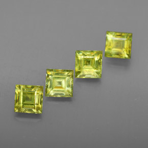 カラットの天然黄色がかった緑スフェーン（4.3×4.3 mm・四角）