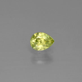 0.42カラットの天然ゴールデングリーンスフェーン（5.5×4.2 mm・洋梨の形）