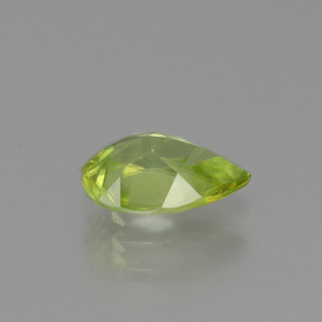 1.33カラットの天然ゴールデングリーンスフェーン（8.9×6 mm・洋梨の形）