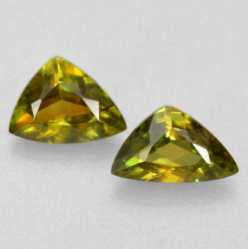0.75カラットの天然ウォームアーシーグリーンスフェーン（6×3.6 mm・トリリアント）