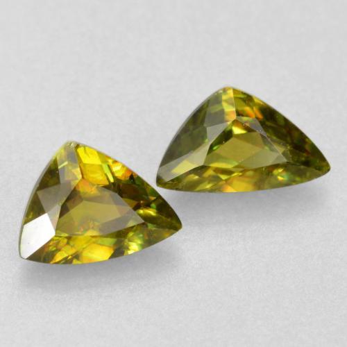 0.75カラットの天然ウォームアーシーグリーンスフェーン（6×3.6 mm・トリリアント）