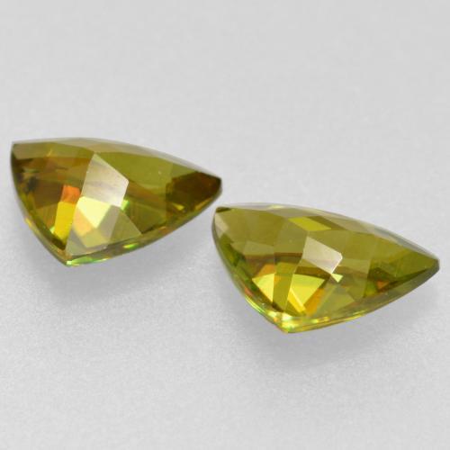 0.75カラットの天然ウォームアーシーグリーンスフェーン（6×3.6 mm・トリリアント）