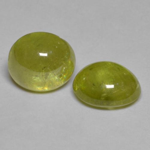 3.75カラットの天然ミディアムイエロースフェーン（7.5×6.8 mm・オーバルカット）