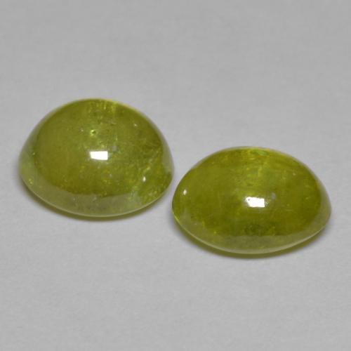 3.75カラットの天然ミディアムイエロースフェーン（7.5×6.8 mm・オーバルカット）