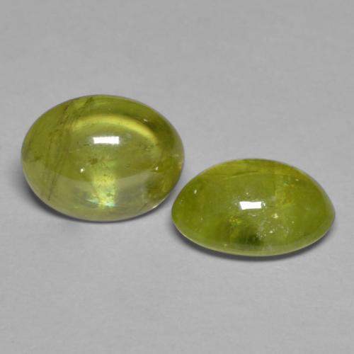 3.71カラットの天然ミディアムイエロースフェーン（8.2×6.4 mm・オーバルカット）