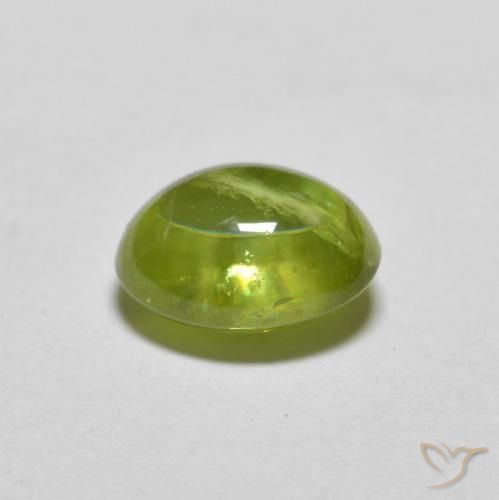 1.59カラットの天然鮮やかな緑スフェーン（7.5×6 mm・オーバルカット）