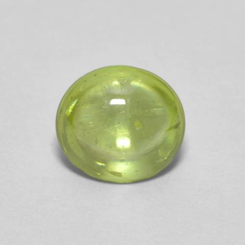 0.66カラットの天然ライト鮮やかな緑スフェーン（5.5×5 mm・オーバルカット）