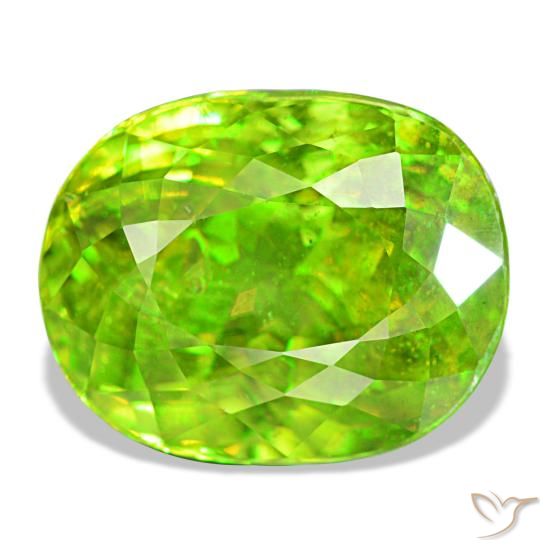 8.35カラットの天然Medium Light-Greenスフェーン（12.6×10 mm・オーバルカット）