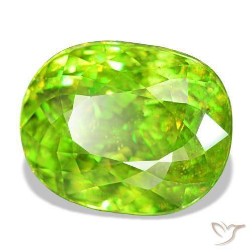 8.35カラットの天然Medium Light-Greenスフェーン（12.6×10 mm・オーバルカット）