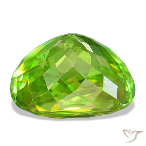 8.35カラットの天然Medium Light-Greenスフェーン（12.6×10 mm・オーバルカット）
