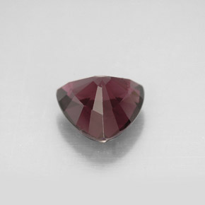 2.46カラットの天然ディープパープルスピネル（8.5×8.4 mm・トリリアント）
