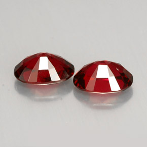 カラットの天然ディープレッドスピネル（6.6×4.6 mm・オーバルカット）