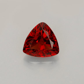 0.86カラットの天然レッドスピネル（6.2×6 mm・トリリアント）