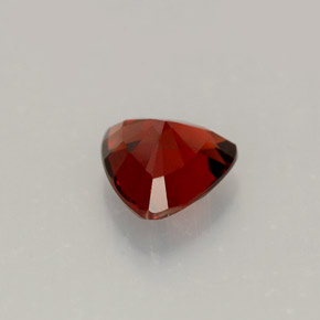 0.86カラットの天然レッドスピネル（6.2×6 mm・トリリアント）