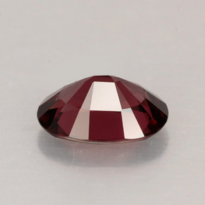 1.64カラットの天然紫がかった赤スピネル（8.9×6.3 mm・オーバルカット）
