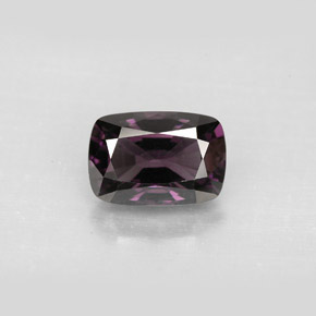 2.70カラットの天然ディープパープルスピネル（9.6×6.6 mm・クッションカット）