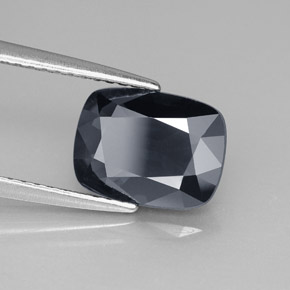 2.85カラットの天然ダークグレーバイオレットスピネル（9.8×7.4 mm・クッションカット）
