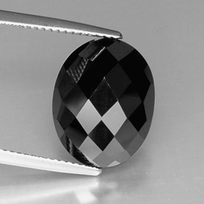 9.20カラットの天然黒スピネル（15.2×11.9 mm・オーバルカット）