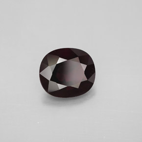 1.95カラットの天然ディープパープルスピネル（8.4×7.5 mm・クッションカット）