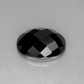 11.93カラットの天然黒スピネル（15.9×12.2 mm・オーバルカット）
