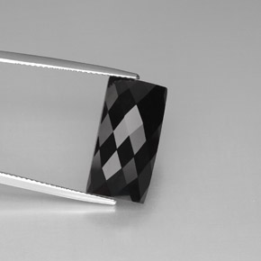 14.35カラットの天然黒スピネル（19.5×9.9 mm・バゲット）