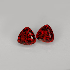 カラットの天然ディープレッドスピネル（5.1x5.1 mm・トリリアント）