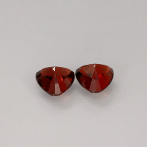 カラットの天然ディープレッドスピネル（5.1x5.1 mm・トリリアント）