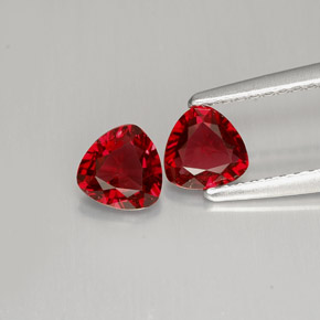 カラットの天然レッドスピネル（5.1×5.1 mm・トリリアント）