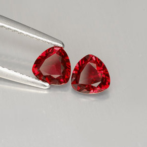カラットの天然レッドスピネル（5.1×5.1 mm・トリリアント）