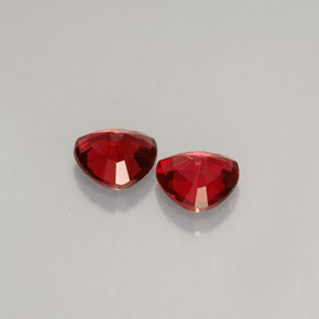 カラットの天然レッドスピネル（5.1×5.1 mm・トリリアント）