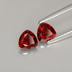 カラットの天然レッドスピネル（5.1×5 mm・トリリアント）