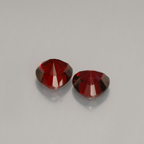カラットの天然レッドスピネル（5.1×5 mm・トリリアント）