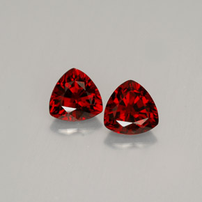 カラットの天然レッドスピネル（5.1×5 mm・トリリアント）
