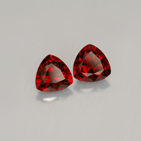 カラットの天然レッドスピネル（5.1×5 mm・トリリアント）