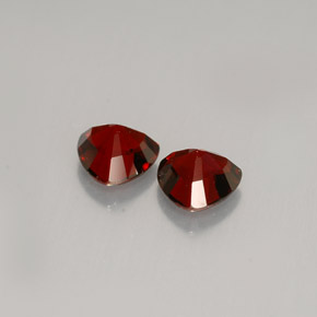 カラットの天然レッドスピネル（5.1×5 mm・トリリアント）