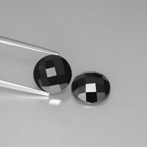 カラットの天然黒スピネル（10.14 mm・ラウンドカット）