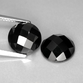 カラットの天然黒スピネル（9.96 mm・ラウンドカット）