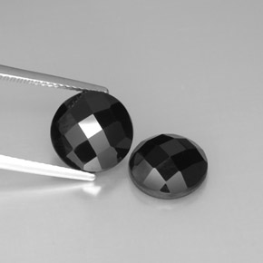 カラットの天然黒スピネル（10.12 mm・ラウンドカット）