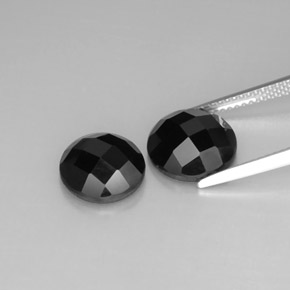 カラットの天然黒スピネル（10.12 mm・ラウンドカット）